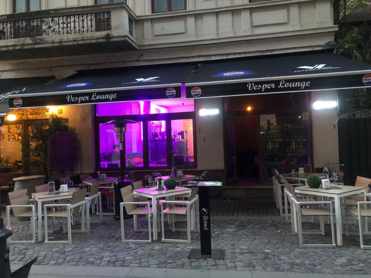 Old Town Bar Apartments On Street Tonitza Bukarest Exterior foto