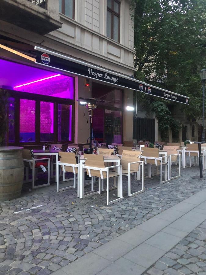 Old Town Bar Apartments On Street Tonitza Bukarest Exterior foto