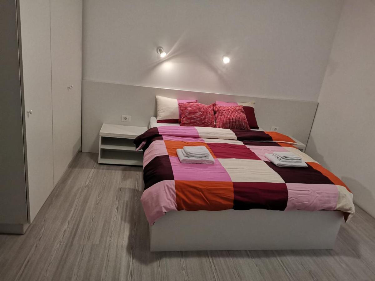 Old Town Bar Apartments On Street Tonitza Bukarest Exterior foto